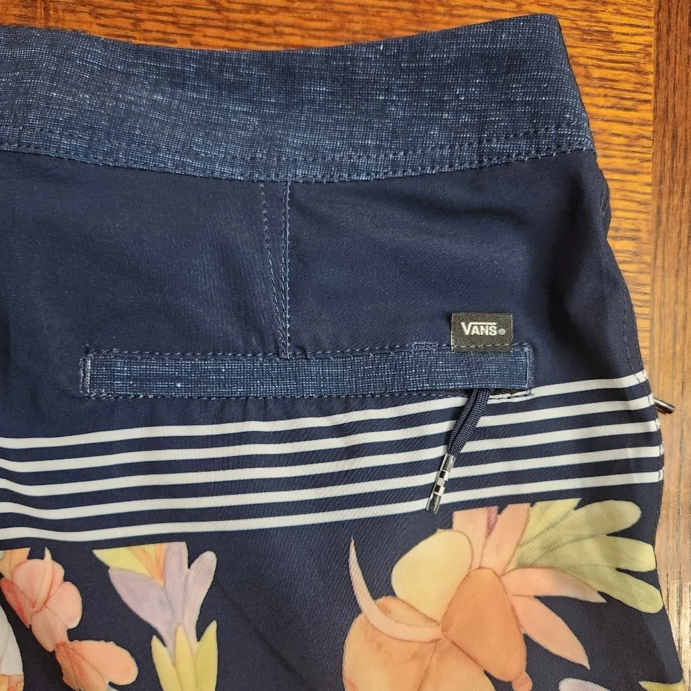 Vans Off The Wall swim Board Shorts Blue hawaiian Size 30 Mens NWT 8 inch inseam